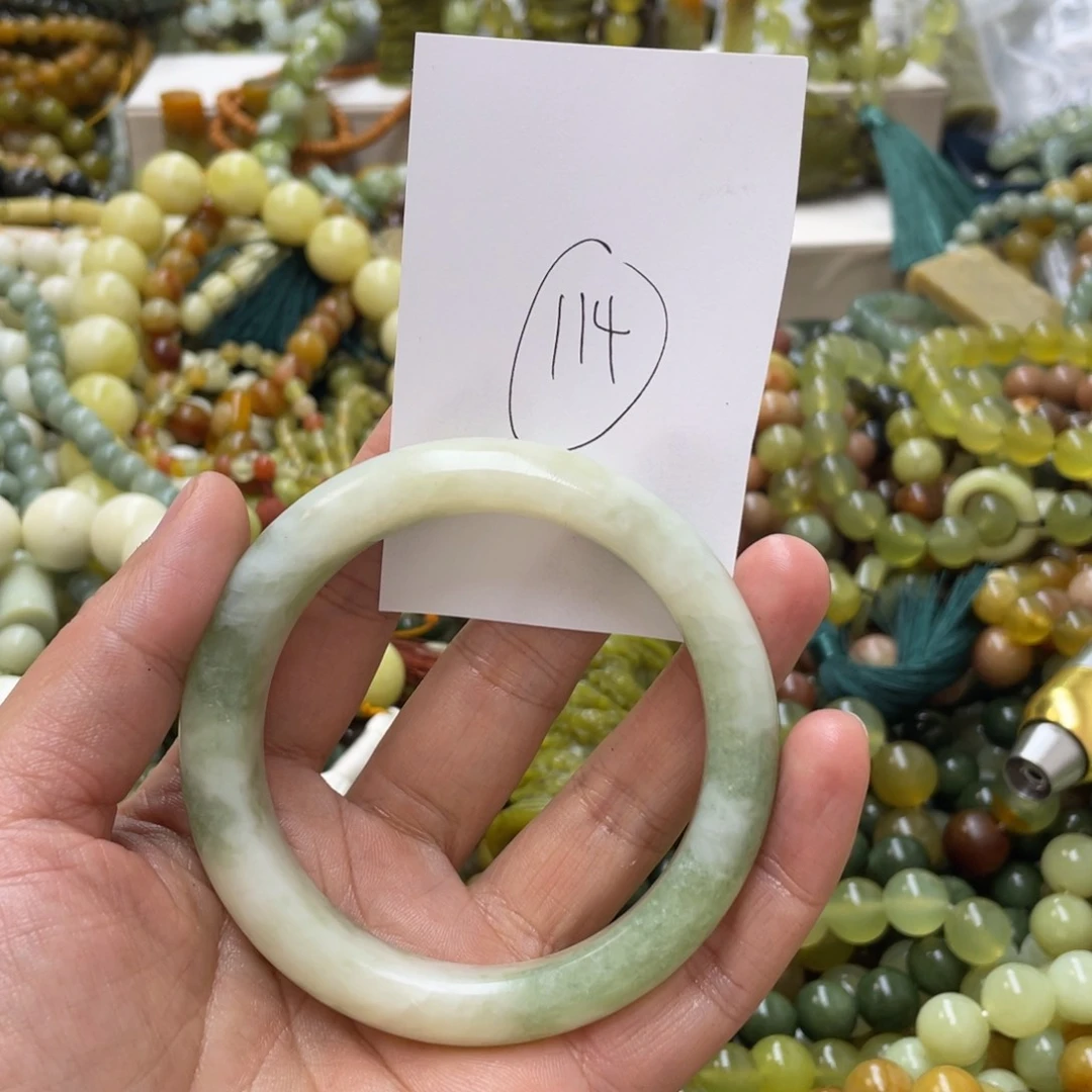 蛇纹石玉手链未镶嵌摆***?