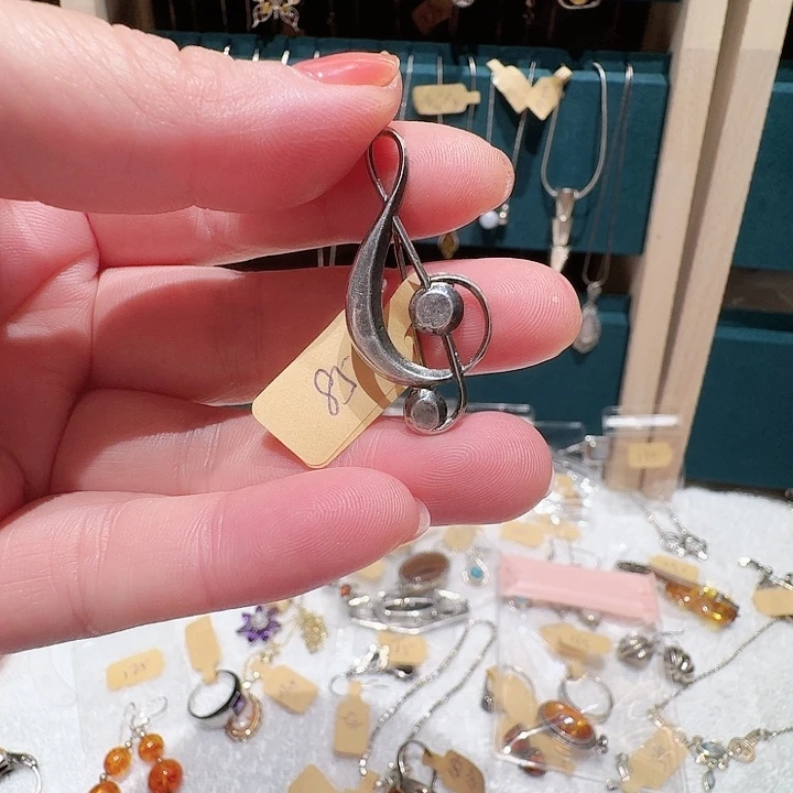 大理石磁石胸针银