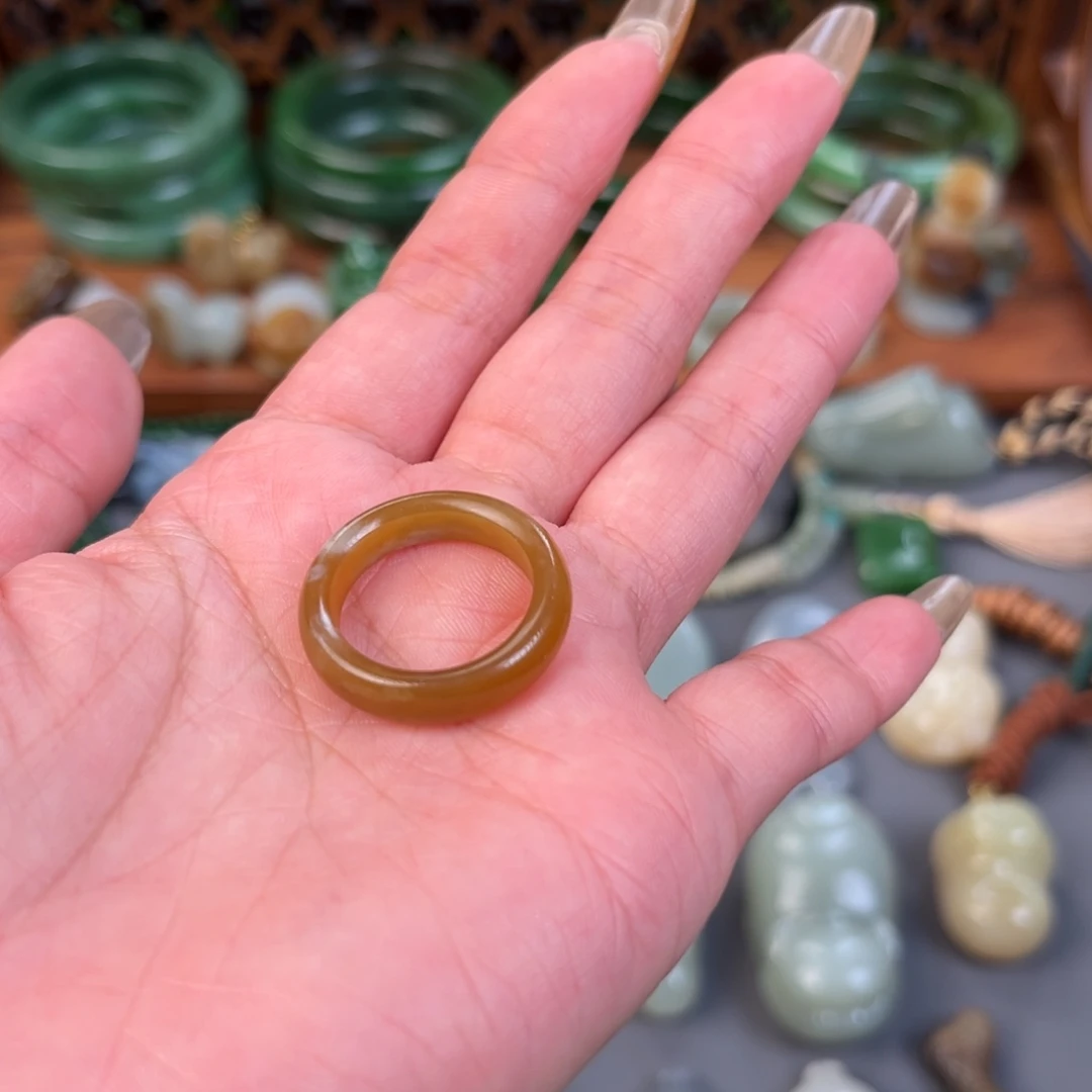 万***睿和田玉（糖玉）未镶嵌颈饰