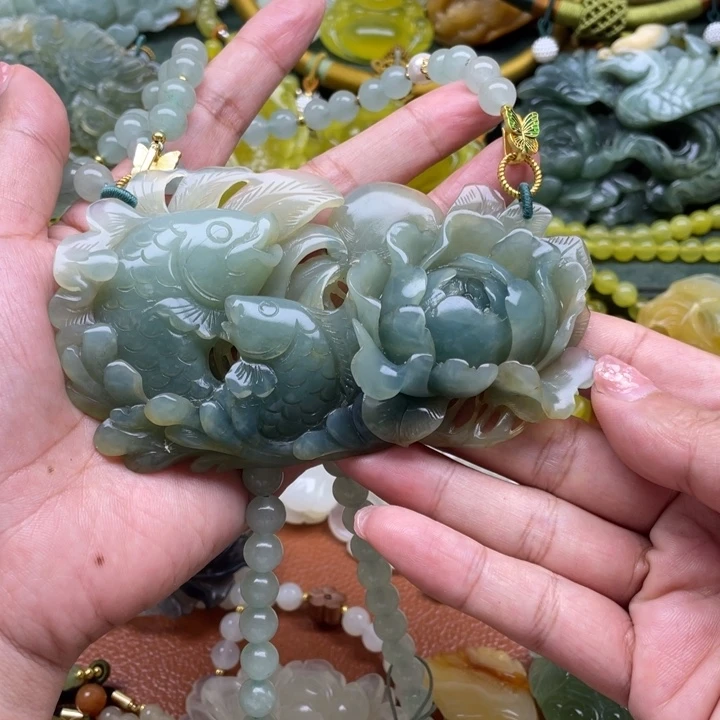蛇纹石玉未镶嵌颈饰