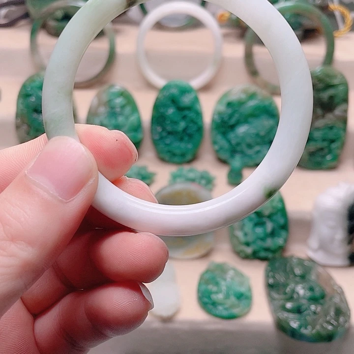 独山玉未镶嵌手镯