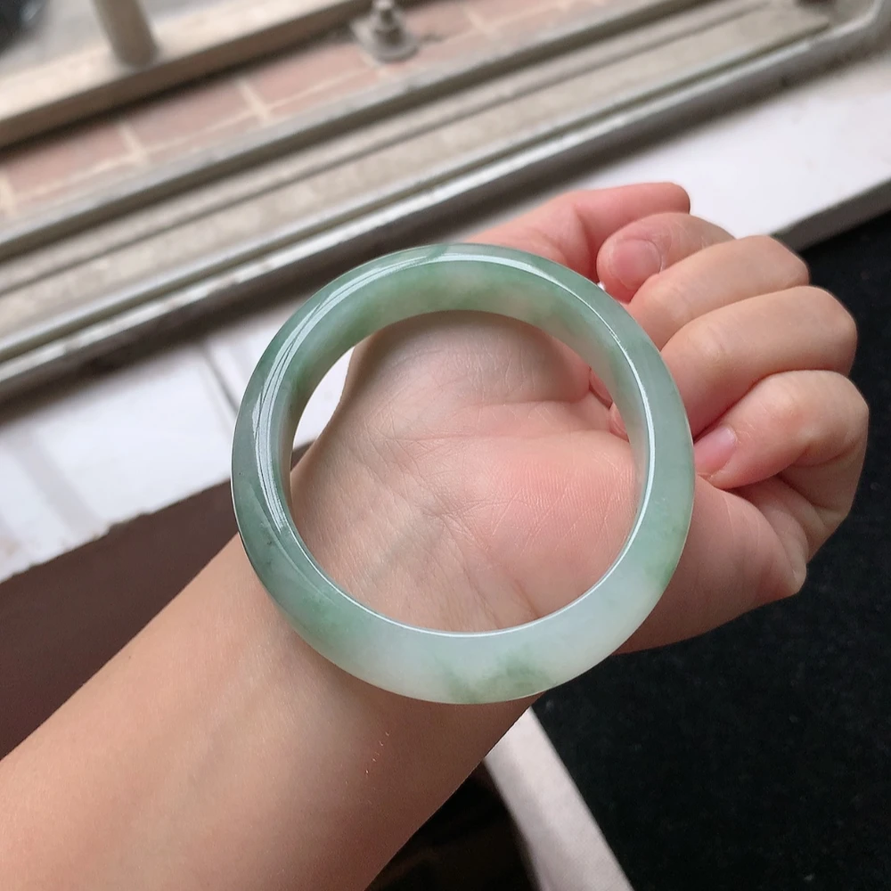 1505号 缅甸天然A货翡翠手镯56/57圈口飘绿贵妃手镯