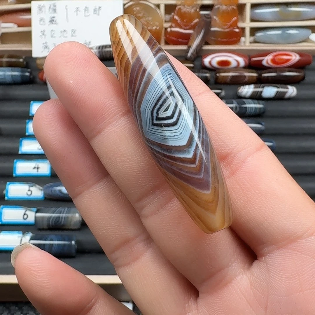 轩***轩玛瑙/玉髓未镶嵌颈饰