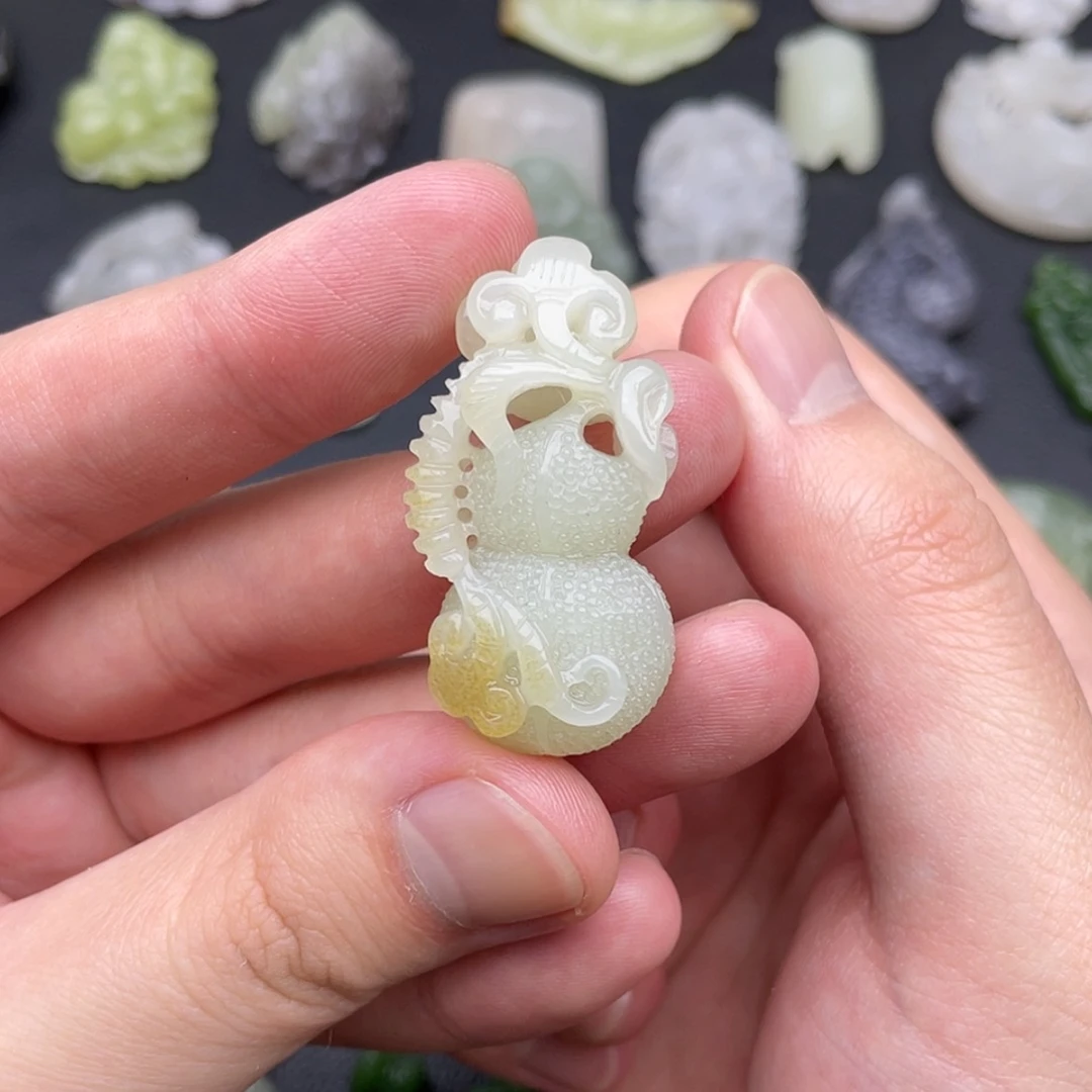 【闪购商品】颈饰未镶嵌和田玉