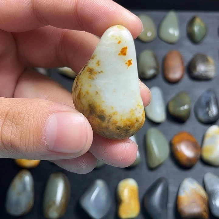 和田玉未镶嵌珠宝奇石