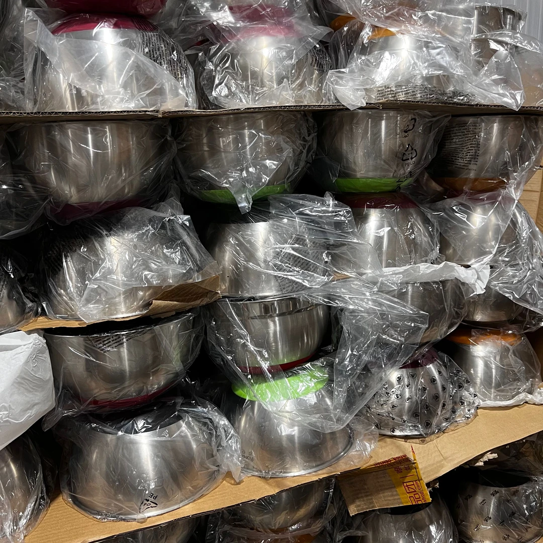 6-678 库存沙拉盆22CM 带硅胶底 杂款颜色随机