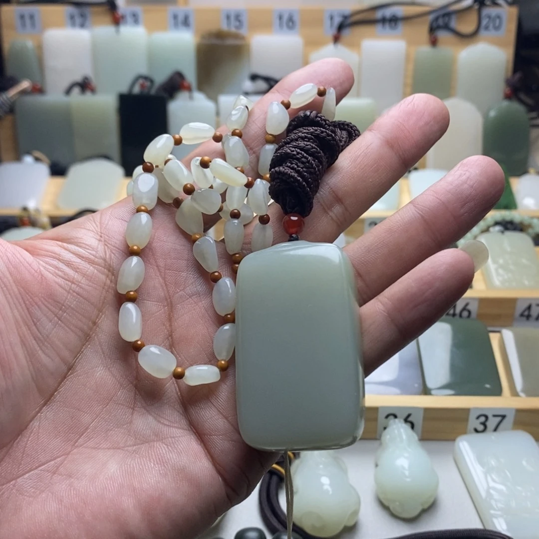 未镶嵌和田玉挂件海*