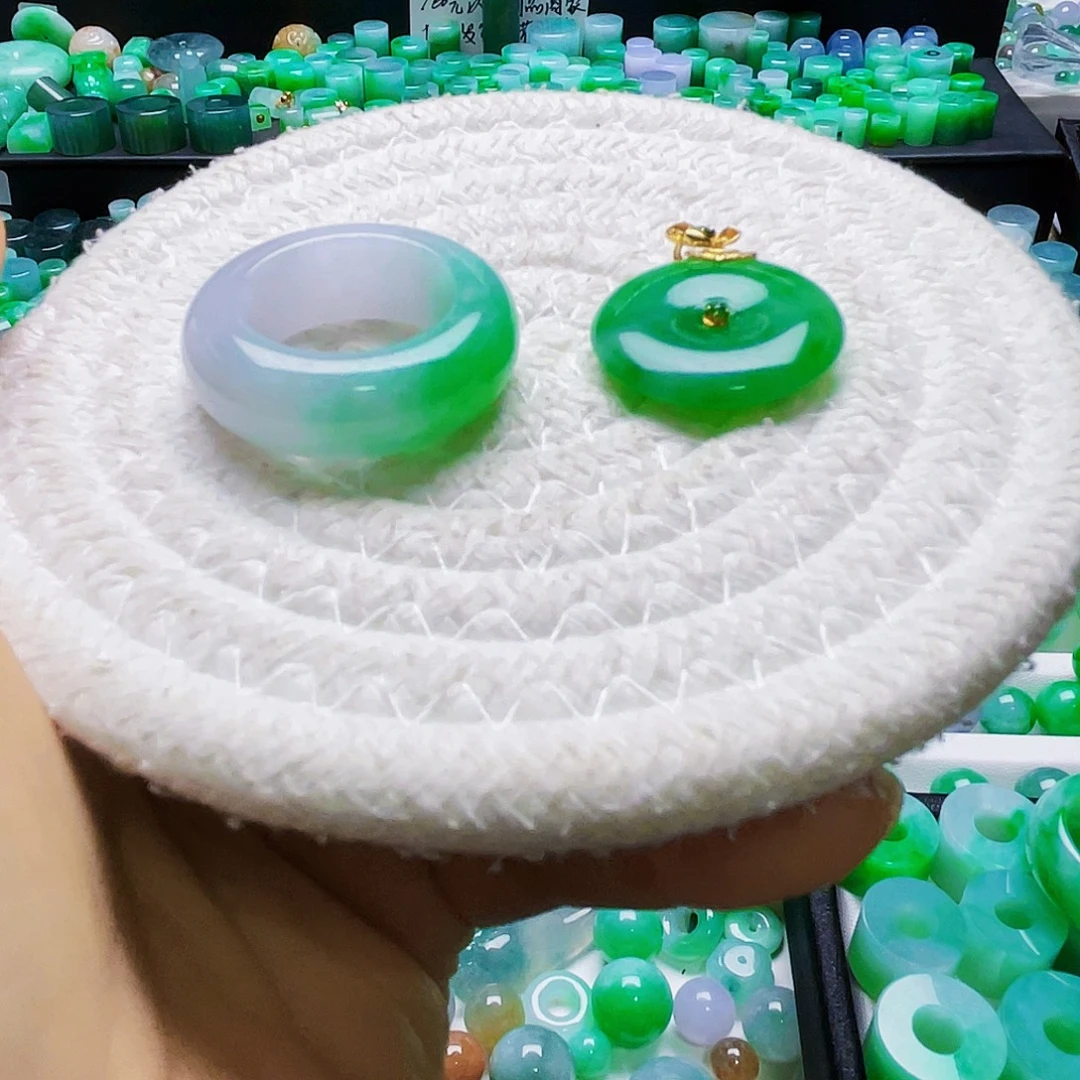 L***禾翡翠18K金镶嵌吊坠(不含链)