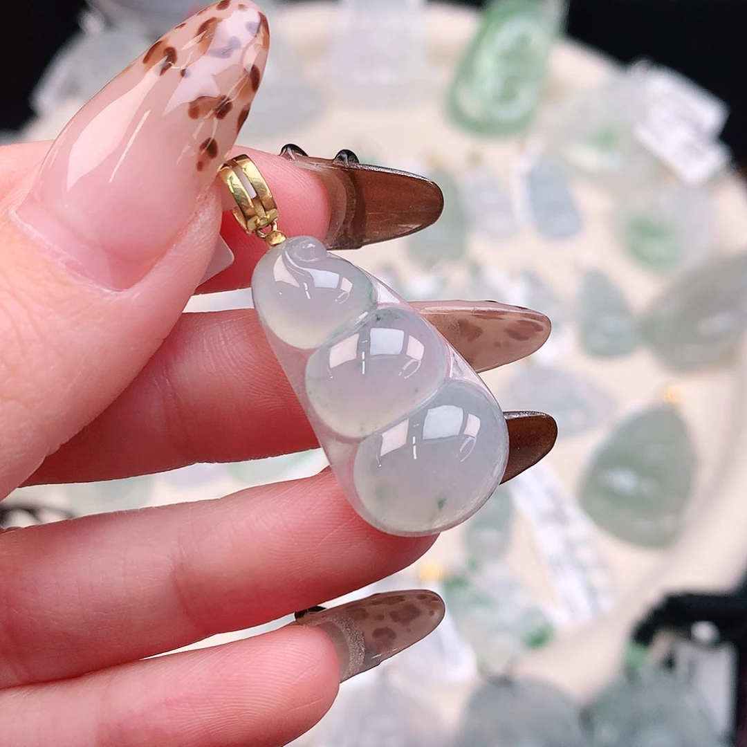 翡翠颈饰18K金镶嵌飘花豆36、28、15.5、6