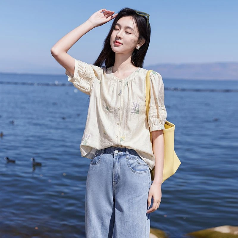 短袖衬衫女夏季新款上衣刺绣设计感时尚宽松显瘦泡泡袖圆领衬衣女