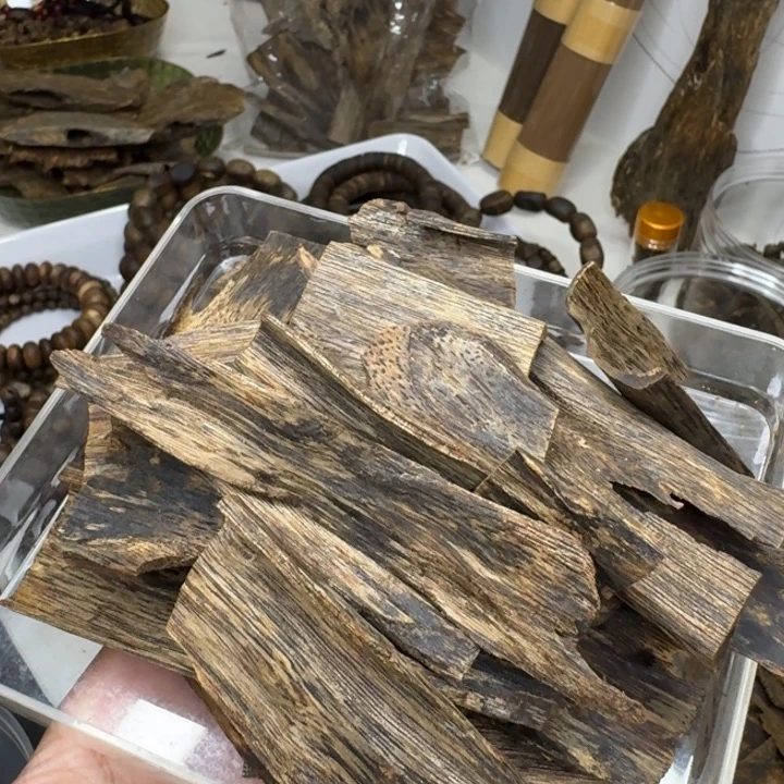 猪***戒白奇乌身圆叶勾丝5克奇楠沉香沉水皮油67.4克