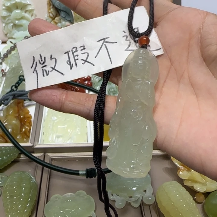 蛇纹石玉吊坠未镶嵌