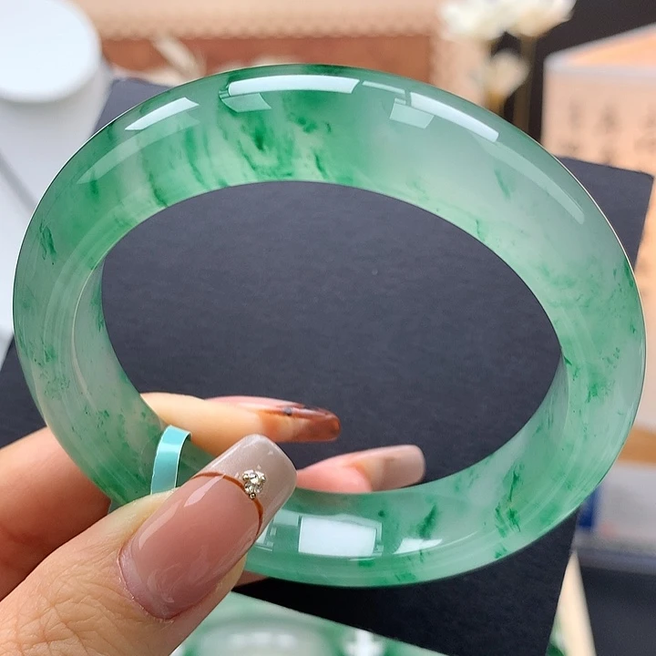 未镶嵌手镯石英质玉