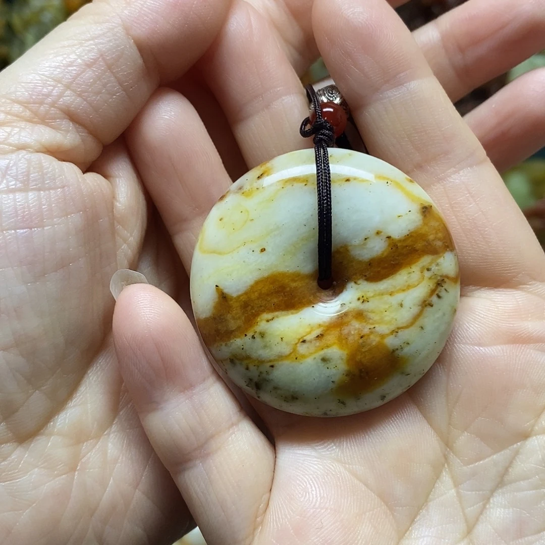 岫玉未镶嵌吊坠(赠链)