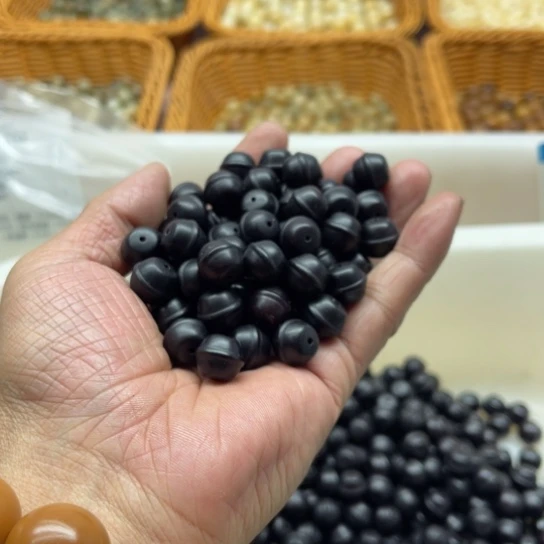 吊坠白玉菩提瑕疵12黑金蜜罐60颗