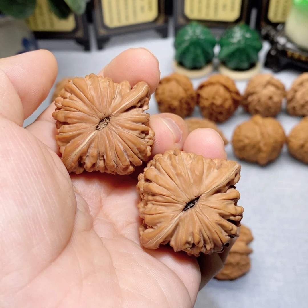 【闪购商品】文玩核桃吊坠汉高楼