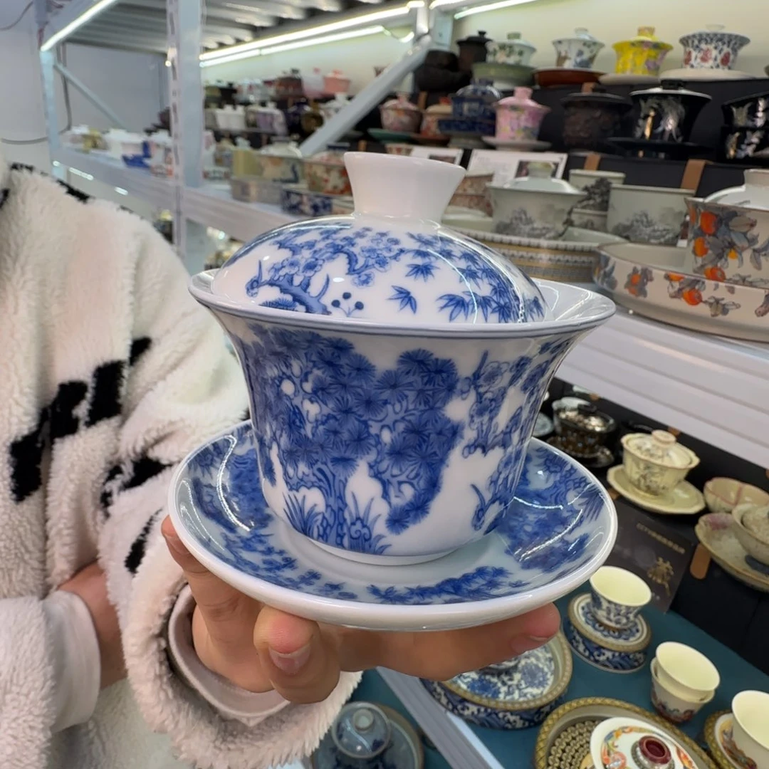 这些盖碗很漂亮我很喜欢！！