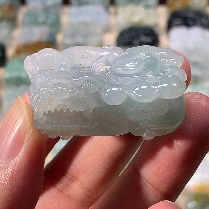 翡翠未镶嵌颈饰貔貅