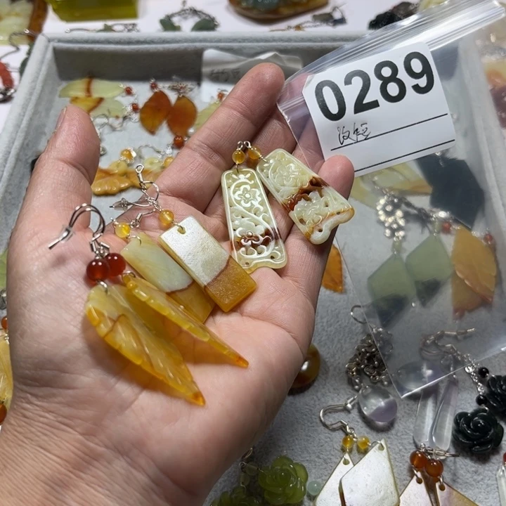 约***盒蛇纹石玉未镶嵌把件