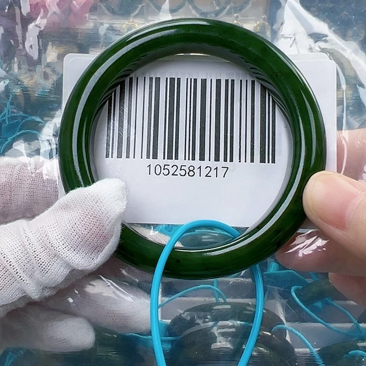 和田玉手镯未镶嵌微瑕57