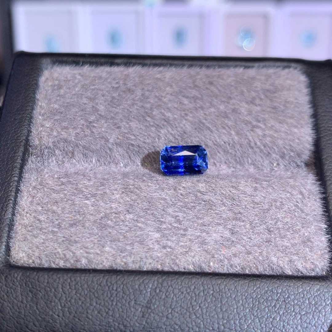 蓝宝石裸石1.6克拉
