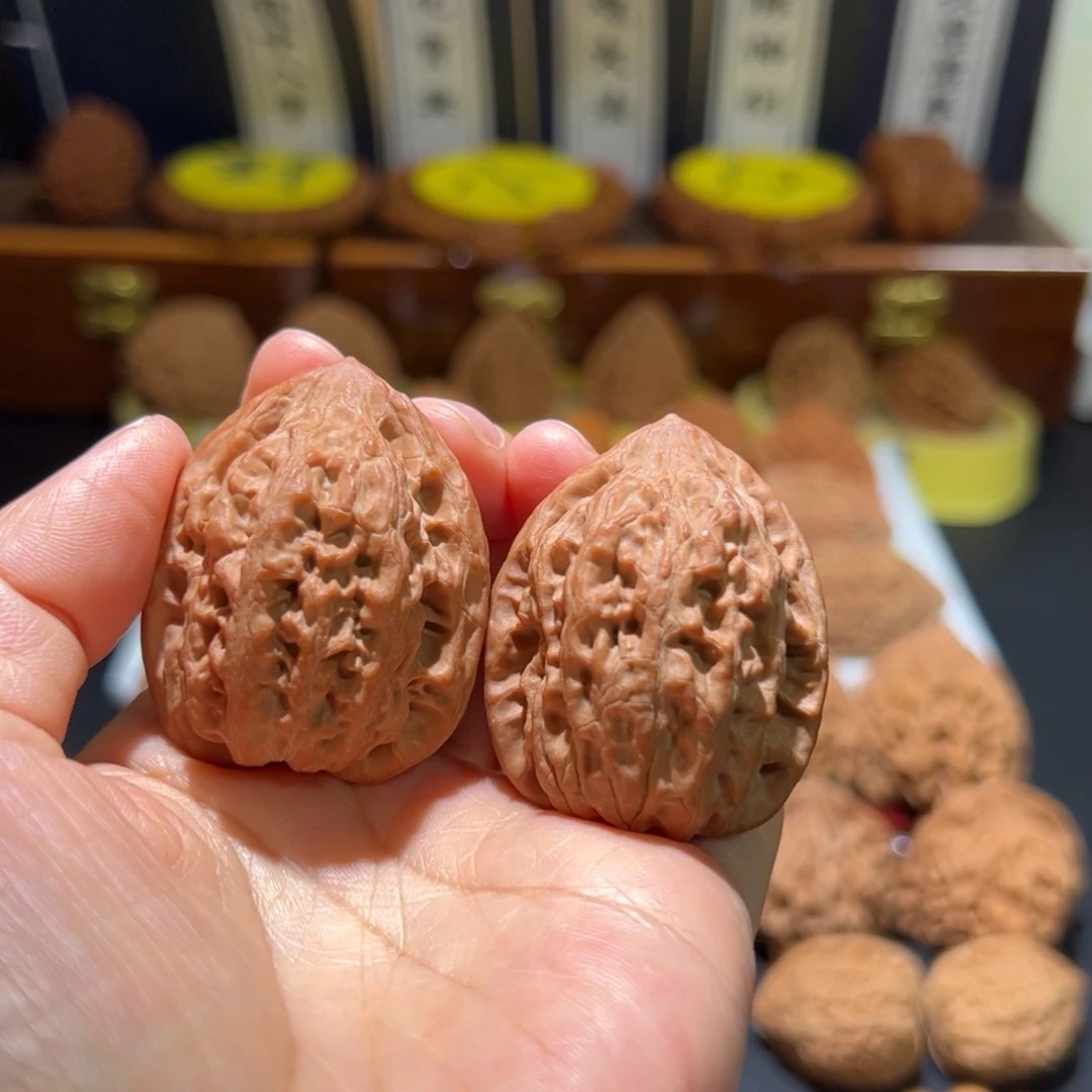 文玩核桃把件昂天外陨铁