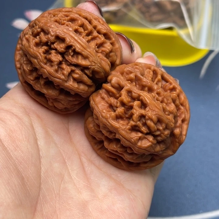 文玩核桃把件盛**予粗筋42