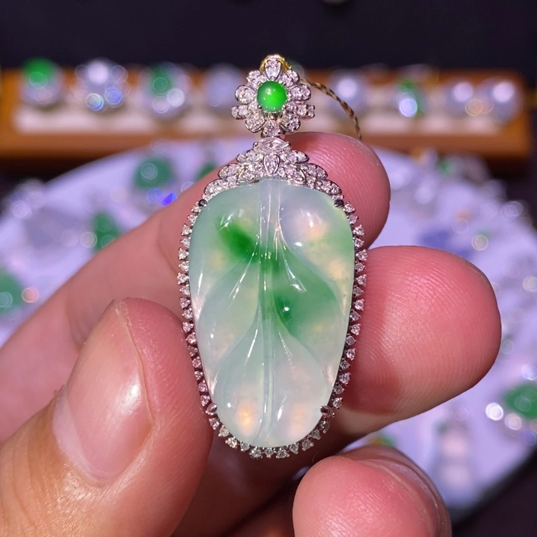 【闪购商品】吊坠(不含链)18K金镶嵌翡翠