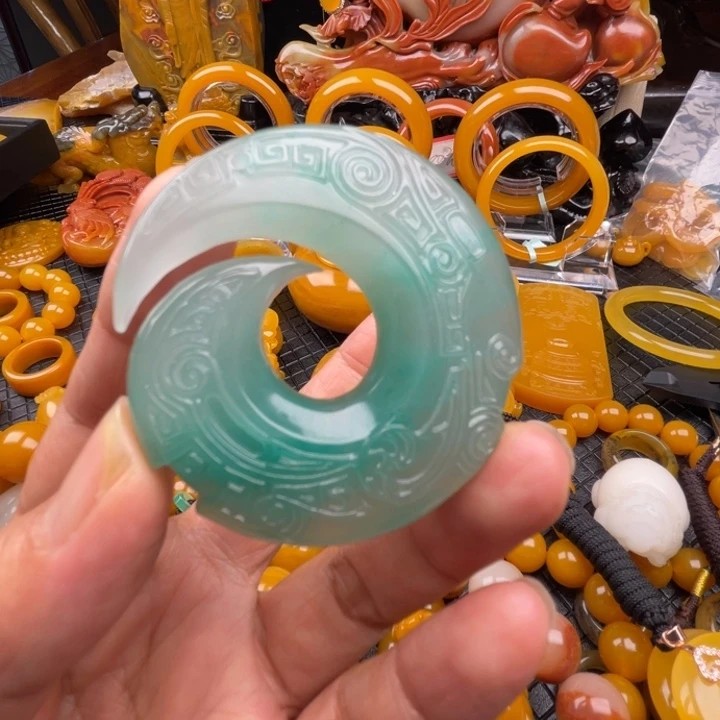 未镶嵌石英质玉（黄龙玉）颈饰美**线