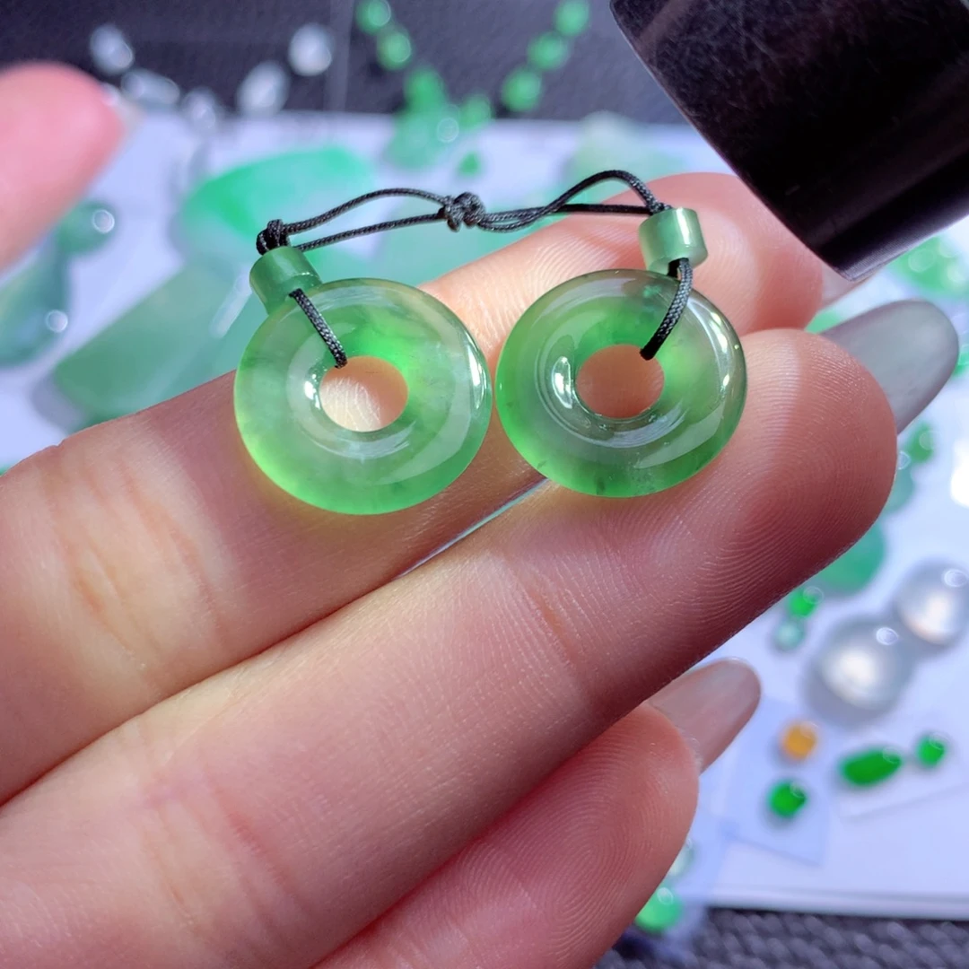 翡翠未镶嵌颈饰缅甸