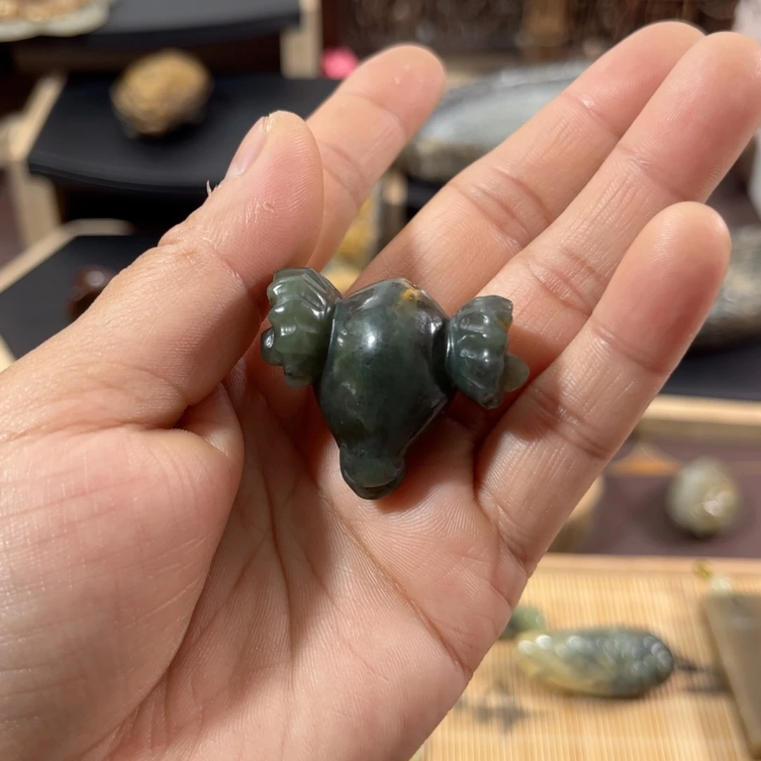 抖***)岫岩河磨玉（透闪石质玉）未镶嵌挂件