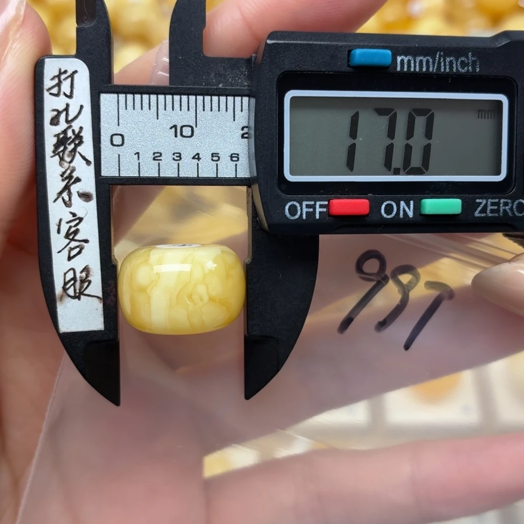 C***c蜜蜡未镶嵌裸石蜜蜡