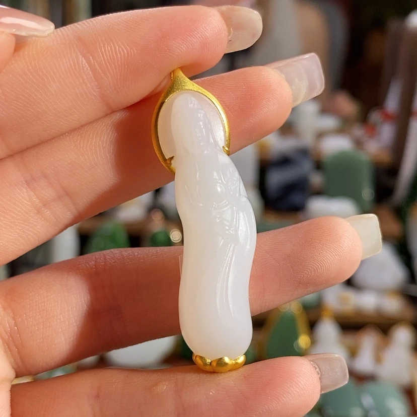 【闪购商品】吊坠(赠链)18K金镶嵌和田玉