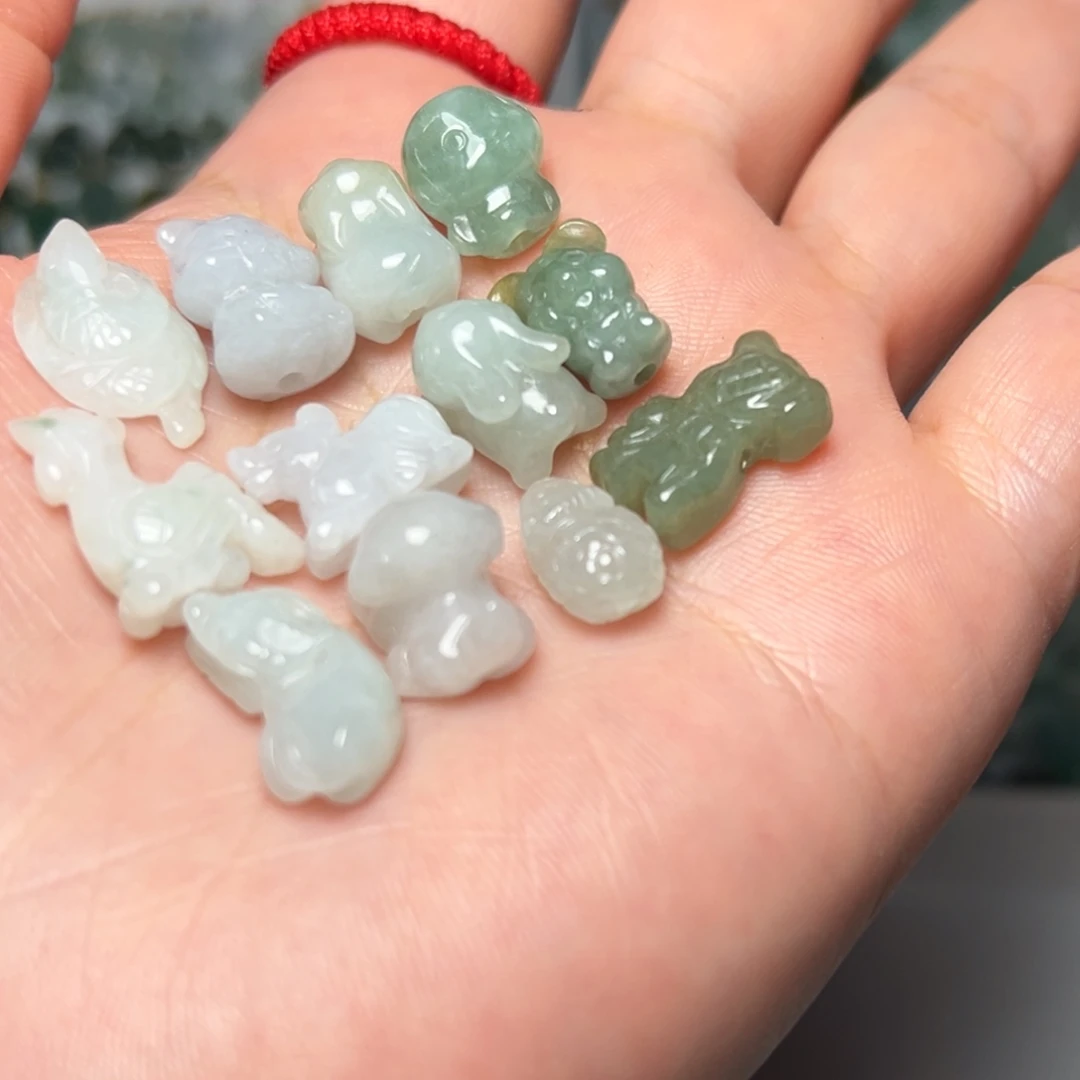 卍***ޓ翡翠未镶嵌颈饰通孔生肖12个419块