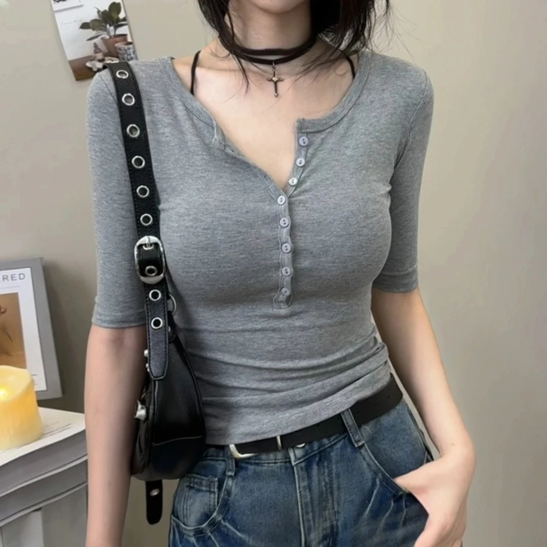 KAIDIQI/凯迪琦 修身收腰显瘦中袖T恤女纽扣辣妹V领上衣