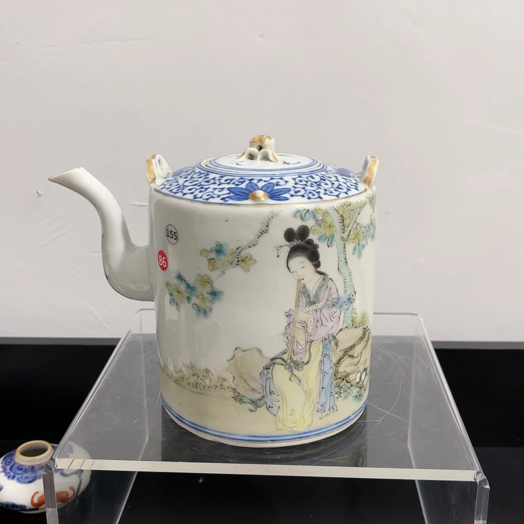 摆件一**阳是女茶壶青花边