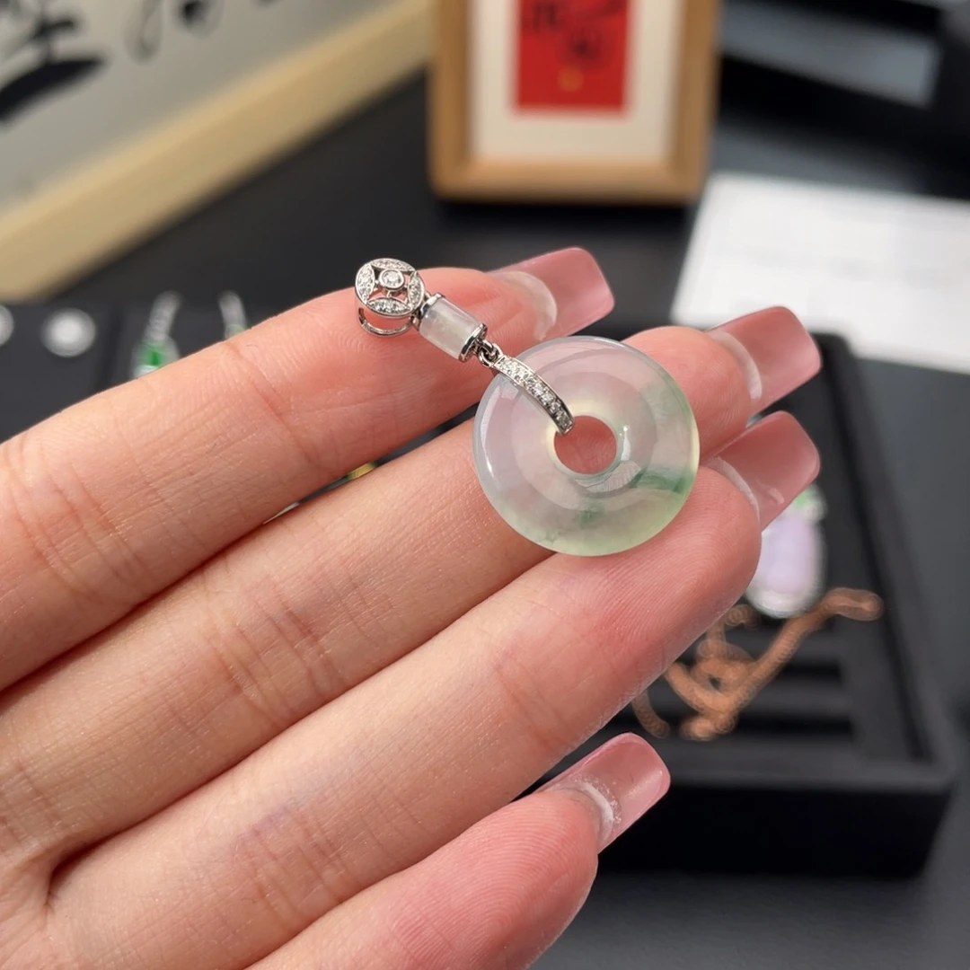 翡翠18K金镶嵌颈饰甜甜圈冰胶飘花（万内买断4655）