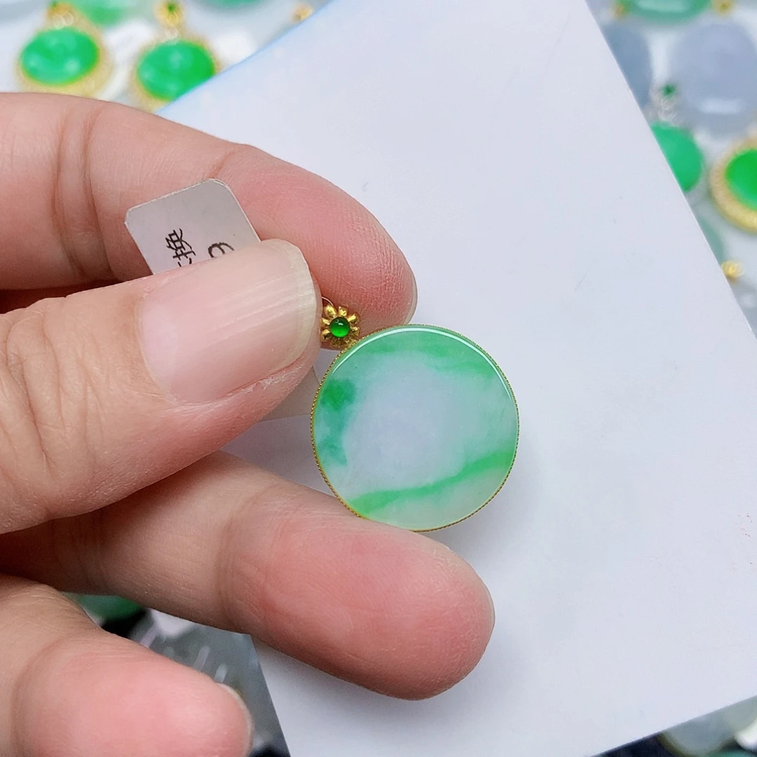 翡翠18K金镶嵌颈饰3456776