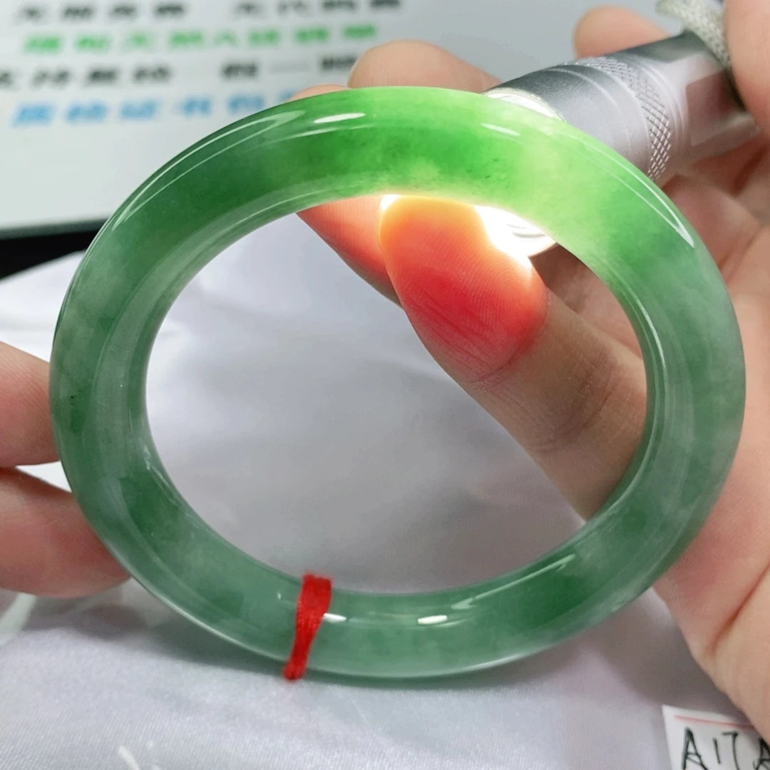 翡翠手镯未镶嵌56.3圈口圆条