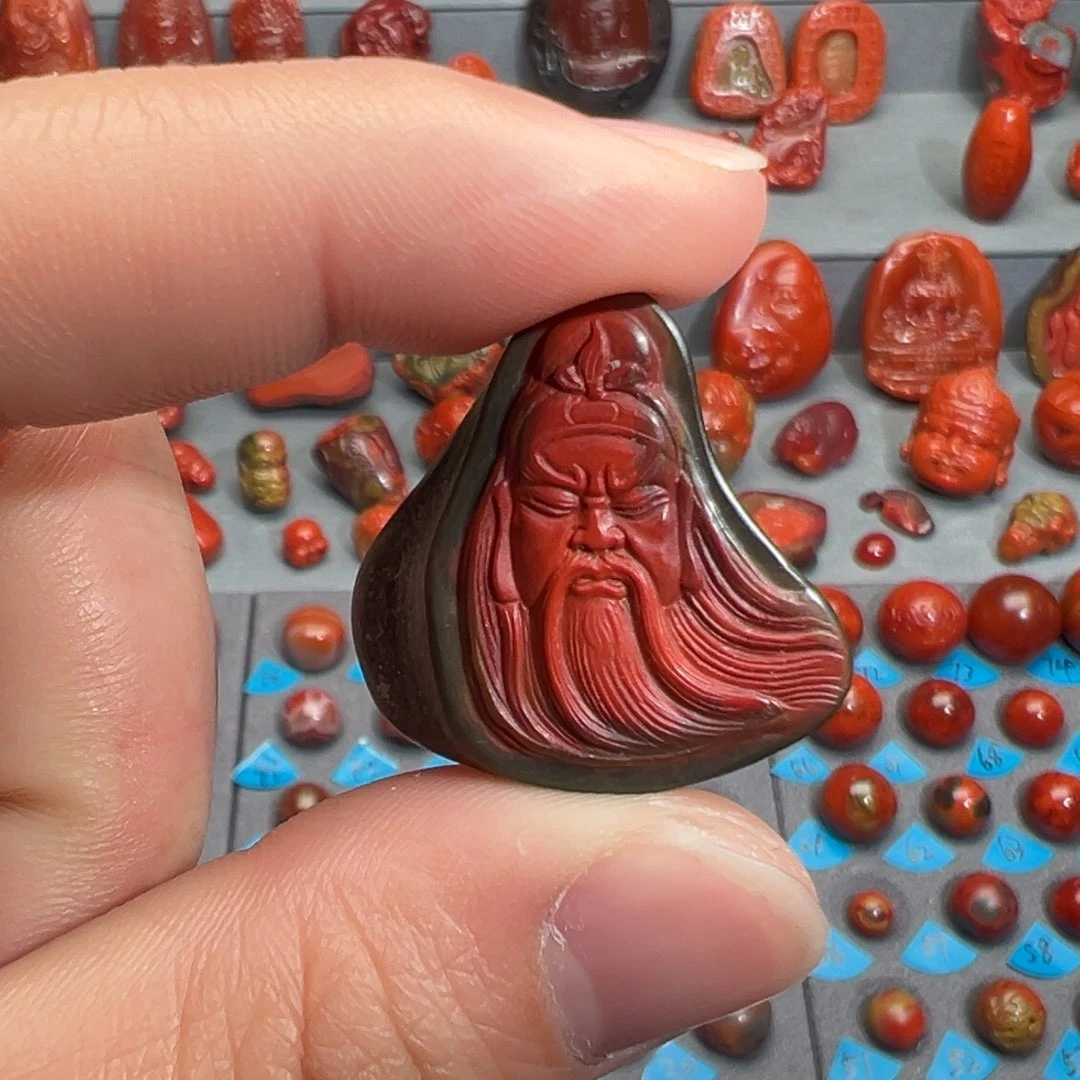 南红玛瑙未镶嵌关羽
