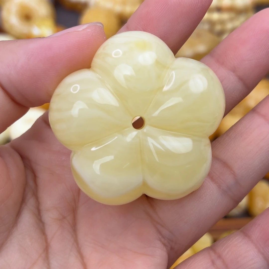 琥珀未镶嵌裸石五瓣花