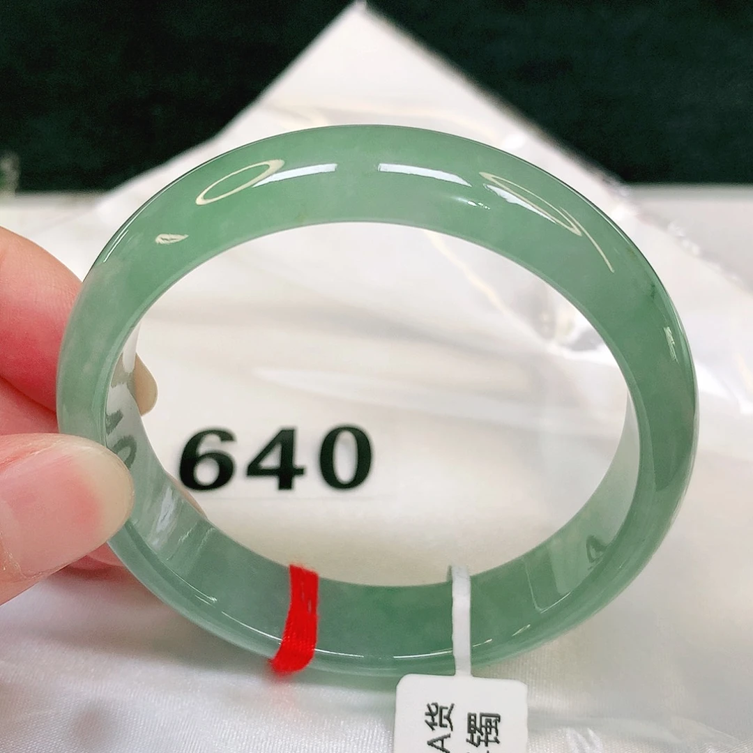 翡翠手镯未镶嵌640