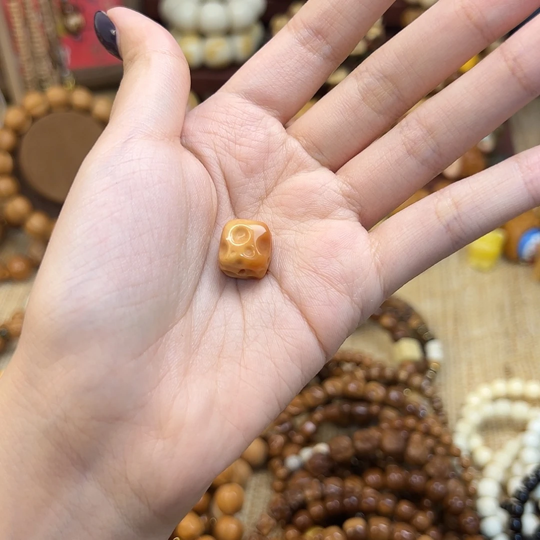金刚菩提吊坠肖*妖穿在库克手串上