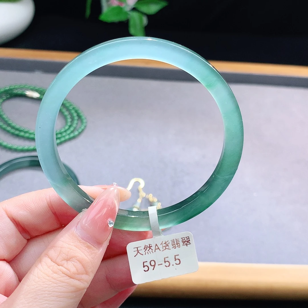 未镶嵌手镯（圆镯）翡翠