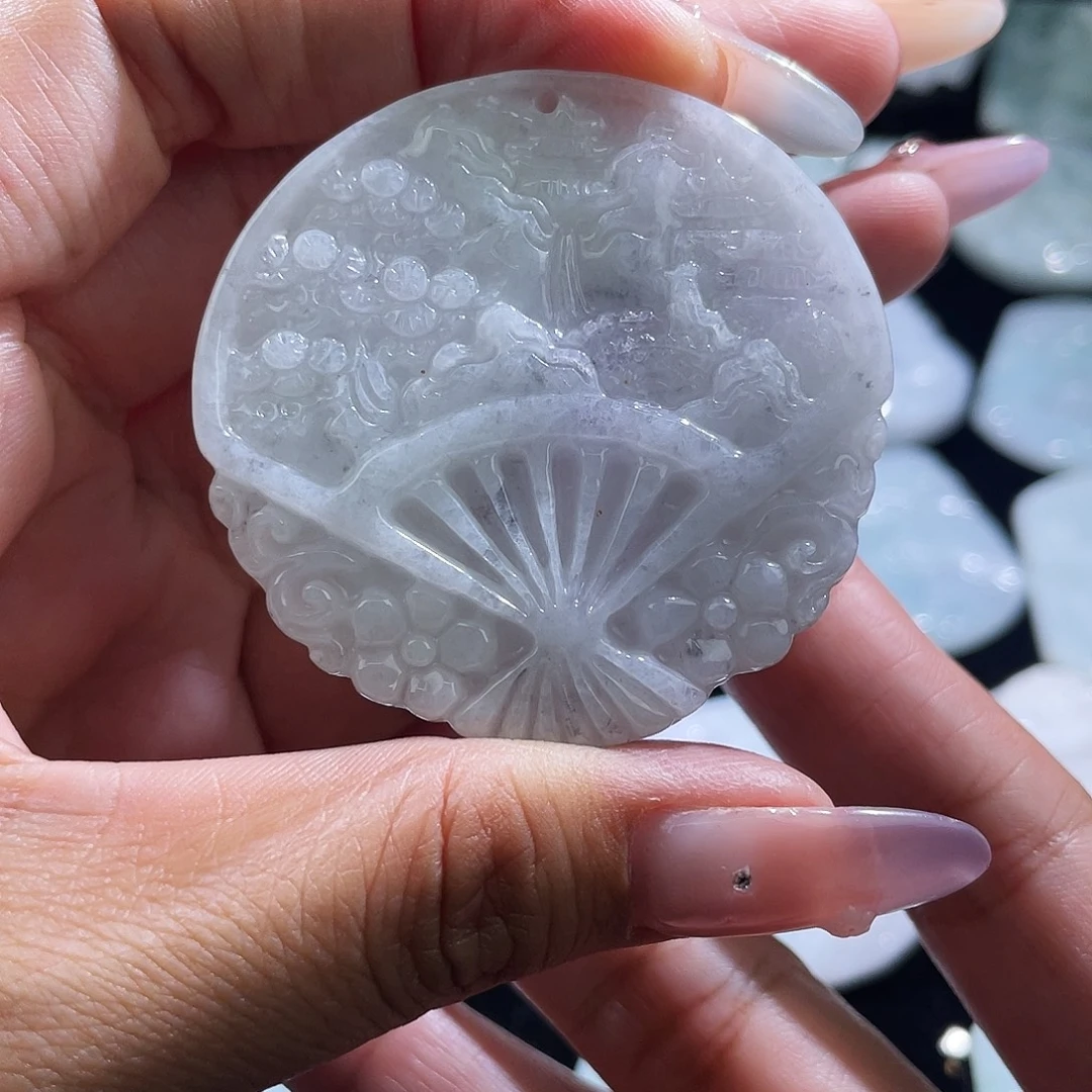 翡翠未镶嵌颈饰善解人意