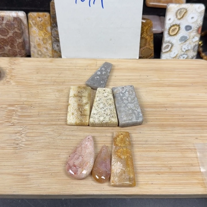 焯***文硅化玉颈饰合金25+10×3+5×3=70