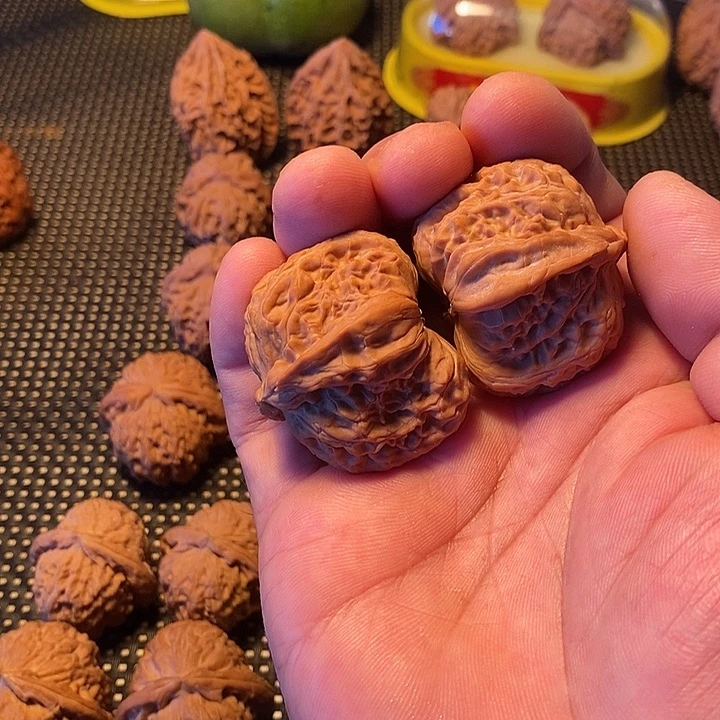 咿***呀桃核吊坠白狮子异型