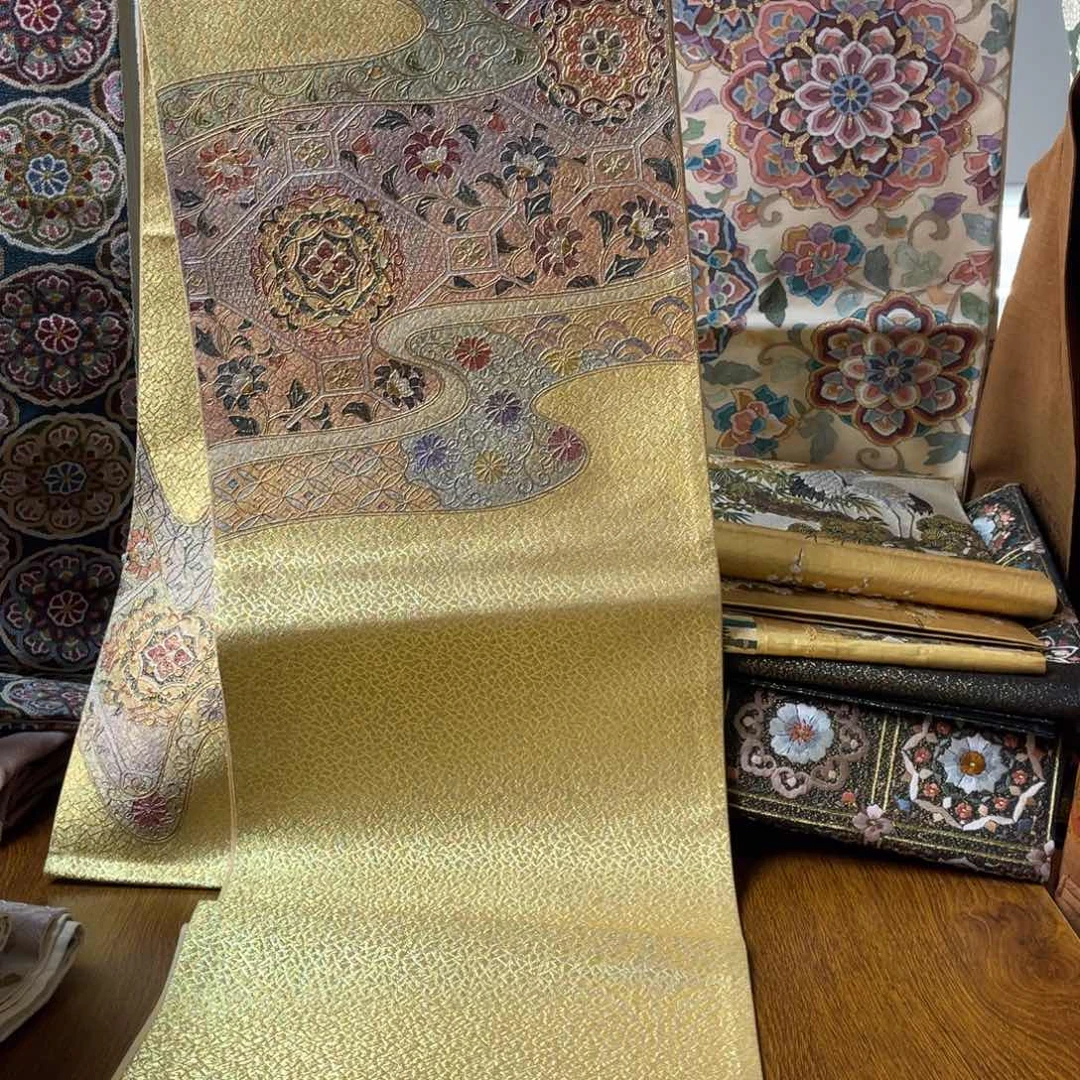 织绣刺绣钱螺钿金通