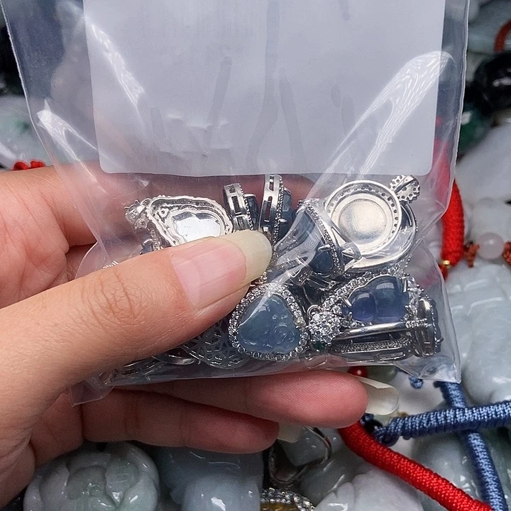 未镶嵌挂件翡翠1**w翡翠