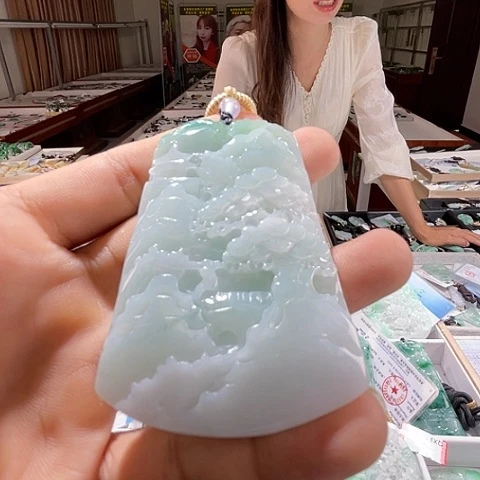 翡翠未镶嵌颈饰一